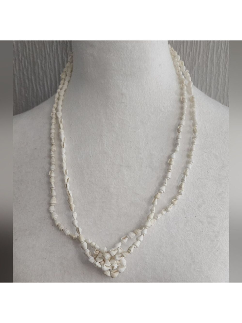 White Shell Necklace - Picture 3 of 4